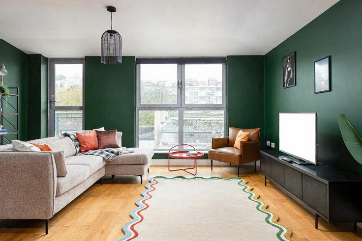 Bristol BristolのBuilding Montague Street - fabaccommodation - 1629438のアパートメントにある、モダンな家具を備えたエレガントなデザインのリビングルーム