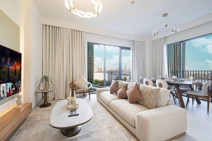 Building Tariaq Bedon Esm - farwell-gervase - 1373038 adresindeki bir dairede modern mobilyalarla zarif bir şekilde tasarlanmış oturma odası Al Kheeran First, Dubai