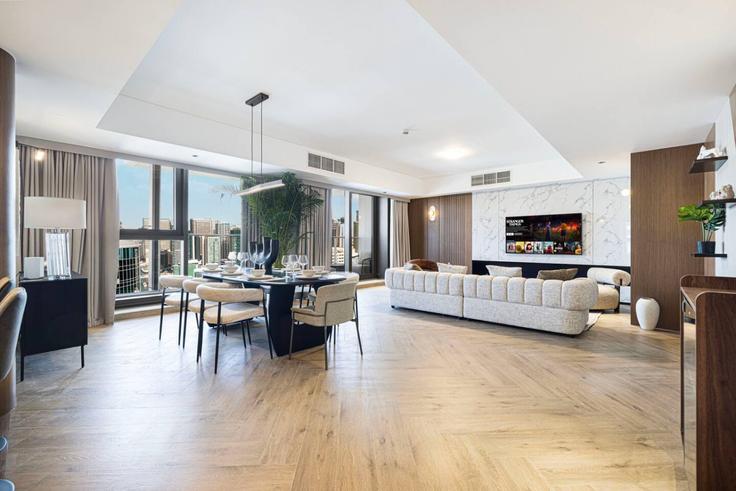 Building King Salman Bin Abdulaziz Al Saud Street - farwell-gervase - 1344601 adresindeki bir dairede modern mobilyalarla zarif bir şekilde tasarlanmış oturma odası Dubai Marina, Dubai