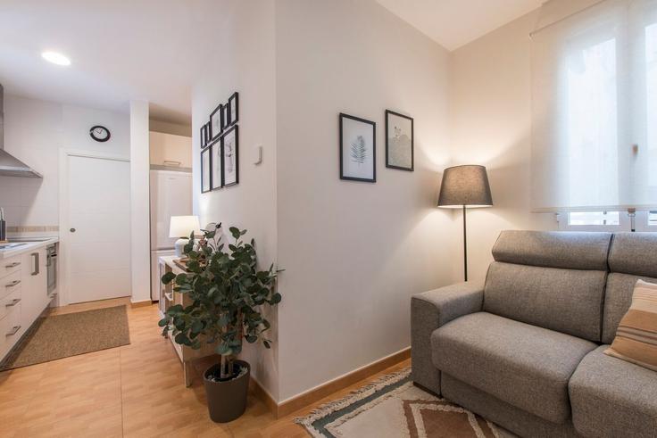 Elegante sala de estar con mobiliario moderno en un apartamento en Building Calle Divino Vallés, 6, 28045, Madrid. - fee4me - 1500188 en Arganzuela, Madrid Elegante sala de estar con mobiliario moderno en un apartamento en Building Calle Divino Vallés, 6, 28045, Madrid. - fee4me - 1500188 en Arganzuela, Madrid