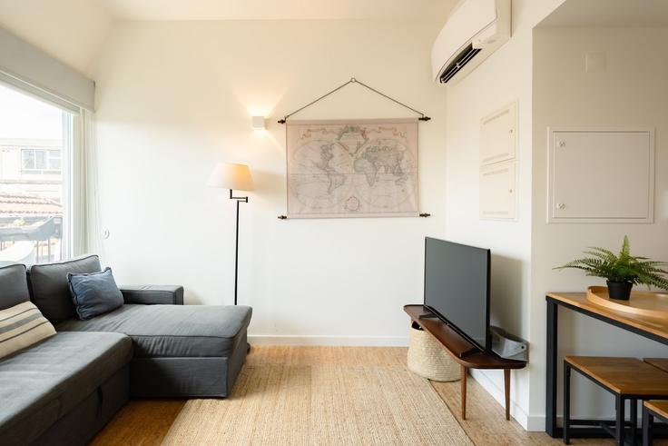 União das freguesias de Cedofeita, Santo Ildefonso, Sé, Miragaia, São Nicolau e Vitória, Porto에 위치한 Building Rua da Galeria de Paris - feelporto - 1256134 - LIS 유닛의 세련된 인테리어가 돋보이는 거실