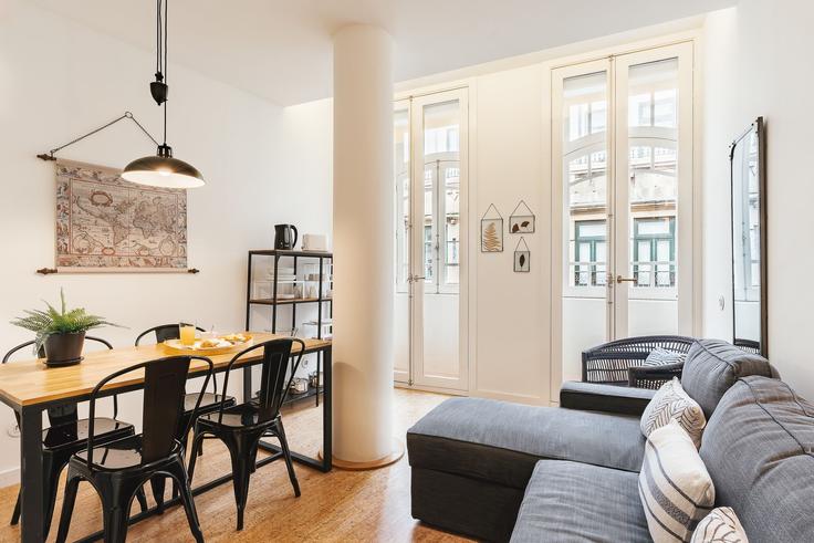 Salle de séjour élégante avec mobilier moderne dans un appartement à Building Rua da Galeria de Paris - feelporto - 1256307 - LIS à União das freguesias de Cedofeita, Santo Ildefonso, Sé, Miragaia, São Nicolau e Vitória, Porto