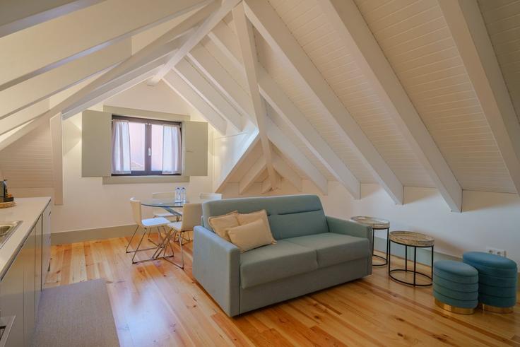 Sala de estar elegantemente projetada com móveis modernos em um apartamento no Building Rua de Tomaz Ribeiro - feelporto - 1256121 - LIS em Matosinhos e Leça da Palmeira, Matosinhos Sala de estar elegantemente projetada com móveis modernos em um apartamento no Building Rua de Tomaz Ribeiro - feelporto - 1256121 - LIS em Matosinhos e Leça da Palmeira, Matosinhos