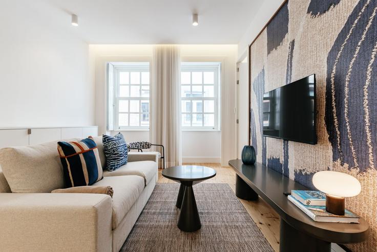Elegant gestaltetes Wohnzimmer mit moderner Einrichtung in einer Wohnung im Building Rua da Assunção - feelporto - 1256181 - LIS in União das freguesias de Cedofeita, Santo Ildefonso, Sé, Miragaia, São Nicolau e Vitória, Porto