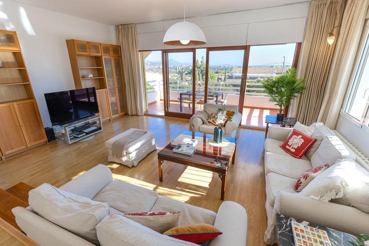 Salle de séjour élégante avec mobilier moderne dans un appartement à Building Calle Severo Ochoa - fidalsaholidays - 1328373 à Alicante, Alicante Salle de séjour élégante avec mobilier moderne dans un appartement à Building Calle Severo Ochoa - fidalsaholidays - 1328373 à Alicante, Alicante