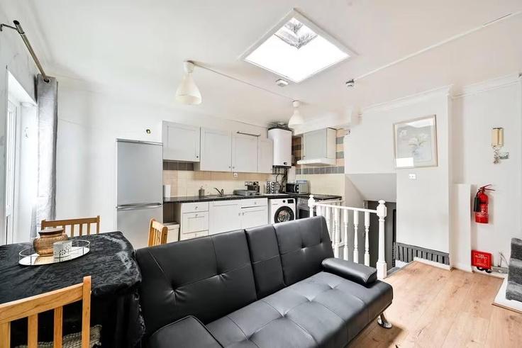 City of Westminster, London에 위치한 Building Hatton Street - find-your-dwelling - 1365033 유닛의 세련된 인테리어가 돋보이는 거실 City of Westminster, London에 위치한 Building Hatton Street - find-your-dwelling - 1365033 유닛의 세련된 인테리어가 돋보이는 거실