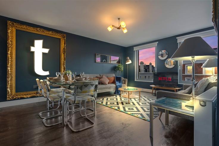 Salle de séjour élégante avec mobilier moderne dans un appartement à Building Abbot Street - find-your-dwelling - 1365054 à London Borough of Hackney, London Salle de séjour élégante avec mobilier moderne dans un appartement à Building Abbot Street - find-your-dwelling - 1365054 à London Borough of Hackney, London