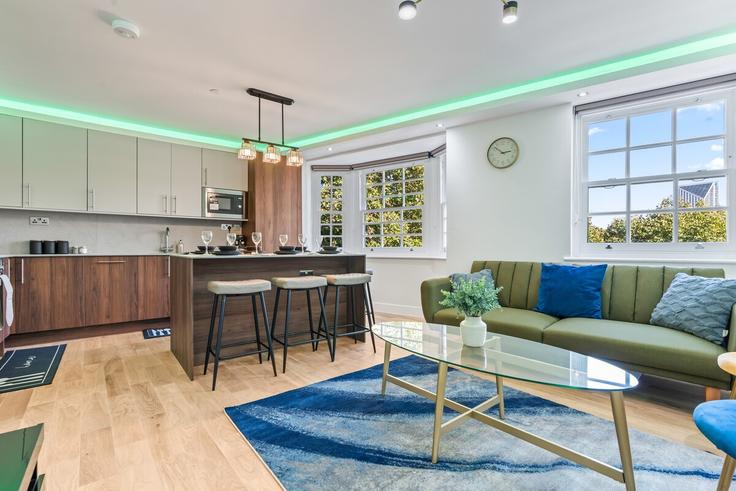Sala de estar elegantemente projetada com móveis modernos em um apartamento no Building Cosser Street - find-your-dwelling - 1365037 em London Borough of Lambeth, London Sala de estar elegantemente projetada com móveis modernos em um apartamento no Building Cosser Street - find-your-dwelling - 1365037 em London Borough of Lambeth, London