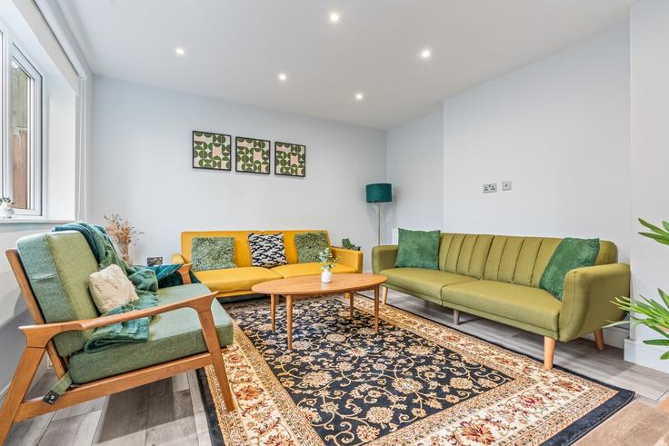 Salle de séjour élégante avec mobilier moderne dans un appartement à Building Saint George's Road - find-your-dwelling - 1473268 à London Borough of Southwark, London