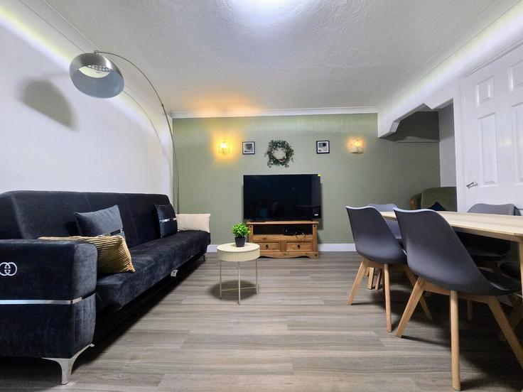 Elegantly designed living room with modern furnishings in an apartment at Building Oxley Close - find-your-dwelling - 1588466 in London Borough of Southwark, London