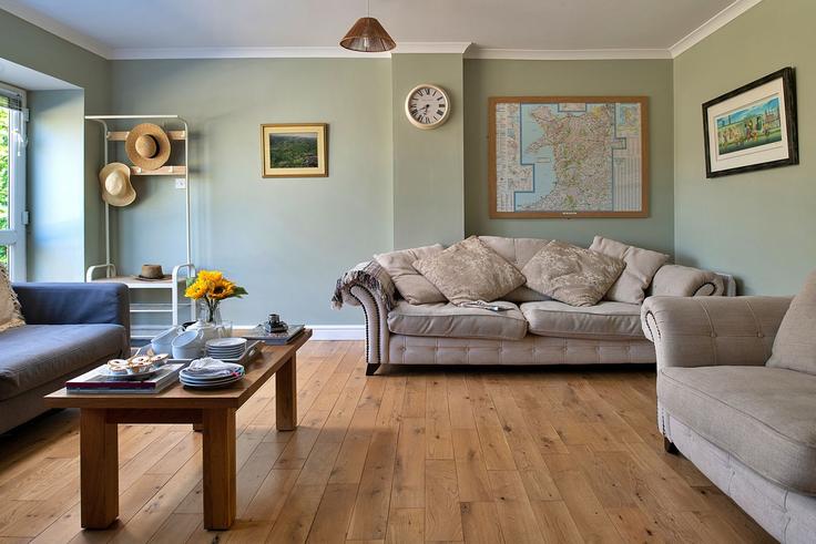 Elegant gestaltetes Wohnzimmer mit moderner Einrichtung in einer Wohnung im Building Arran Road - finest-retreats - 1329565 in Dolgellau, Dolgellau