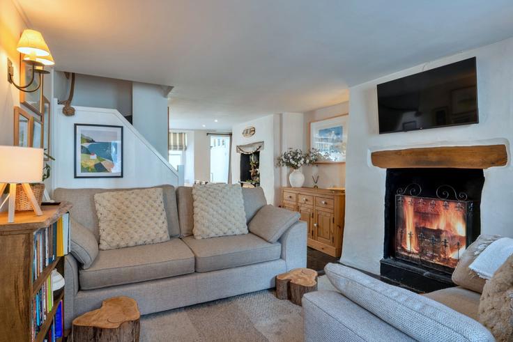 Elegante sala de estar con mobiliario moderno en un apartamento en Building The Square - finest-retreats - 1329841 en Torpoint, Torpoint