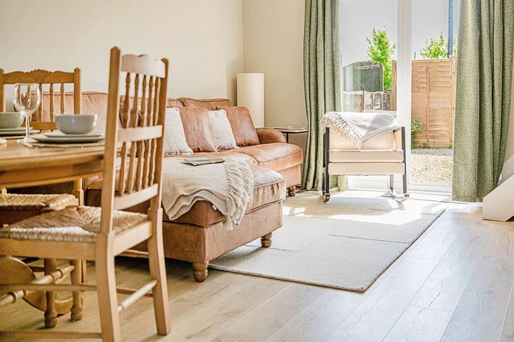 Building Bourton Link - finest-retreats - 1329869 adresindeki bir dairede modern mobilyalarla zarif bir şekilde tasarlanmış oturma odası Cotswold District, Cheltenham