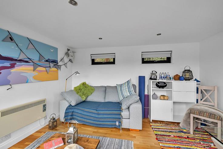 Salle de séjour élégante avec mobilier moderne dans un appartement à Building North Street - finest-retreats - 1329912 à Fowey, Fowey