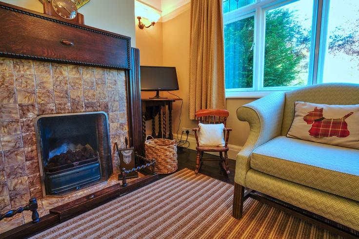 Elegant gestaltetes Wohnzimmer mit moderner Einrichtung in einer Wohnung im Building Sycamore Close - finest-retreats - 1329854 in Bolsover District, Chesterfield Elegant gestaltetes Wohnzimmer mit moderner Einrichtung in einer Wohnung im Building Sycamore Close - finest-retreats - 1329854 in Bolsover District, Chesterfield