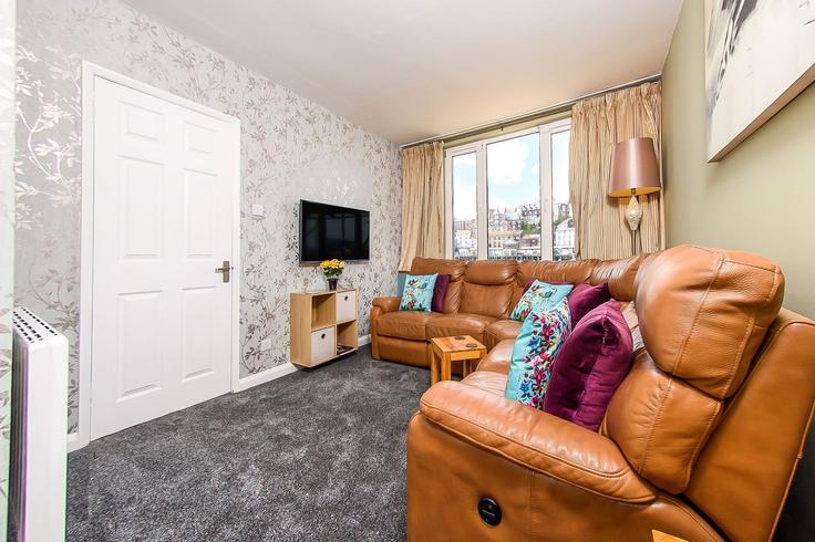 Salle de séjour élégante avec mobilier moderne dans un appartement à Building Church Street - finest-retreats - 1330081 à Scarborough District, Whitby Salle de séjour élégante avec mobilier moderne dans un appartement à Building Church Street - finest-retreats - 1330081 à Scarborough District, Whitby