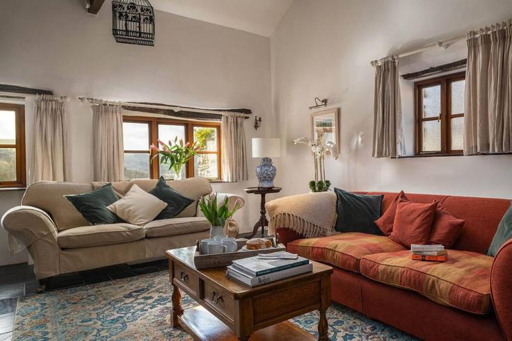 Elegante sala de estar con mobiliario moderno en un apartamento en Building Nutcombe Hill - finest-retreats - 1329990 en North Devon District, Ilfracombe Elegante sala de estar con mobiliario moderno en un apartamento en Building Nutcombe Hill - finest-retreats - 1329990 en North Devon District, Ilfracombe