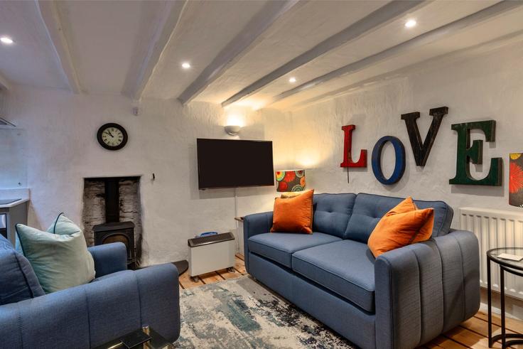 Sala de estar elegantemente projetada com móveis modernos em um apartamento no Building Council Houses - finest-retreats - 1359547 em Wadebridge, Wadebridge