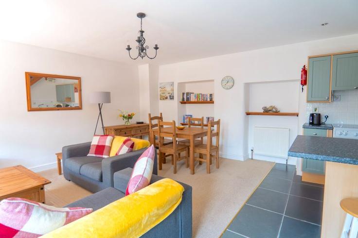 Bude BudeのBuilding Valley View - finest-retreats - 1339764のアパートメントにある、モダンな家具を備えたエレガントなデザインのリビングルーム