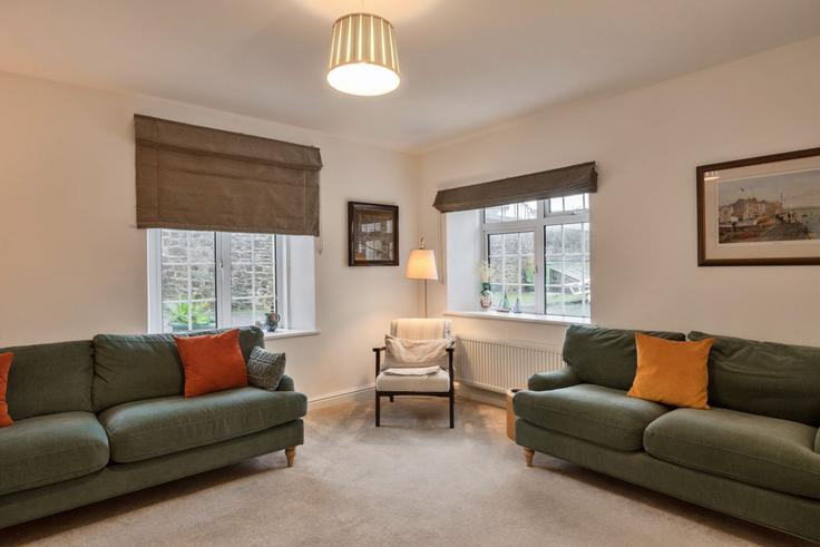 Salle de séjour élégante avec mobilier moderne dans un appartement à Building Lakenham Hill - finest-retreats - 1379433 à Torridge District, Bideford Salle de séjour élégante avec mobilier moderne dans un appartement à Building Lakenham Hill - finest-retreats - 1379433 à Torridge District, Bideford