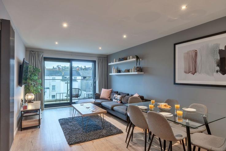 Elegante sala de estar con mobiliario moderno en un apartamento en Building Notte Street - finest-retreats - 1375868 en Plymouth, Plymouth
