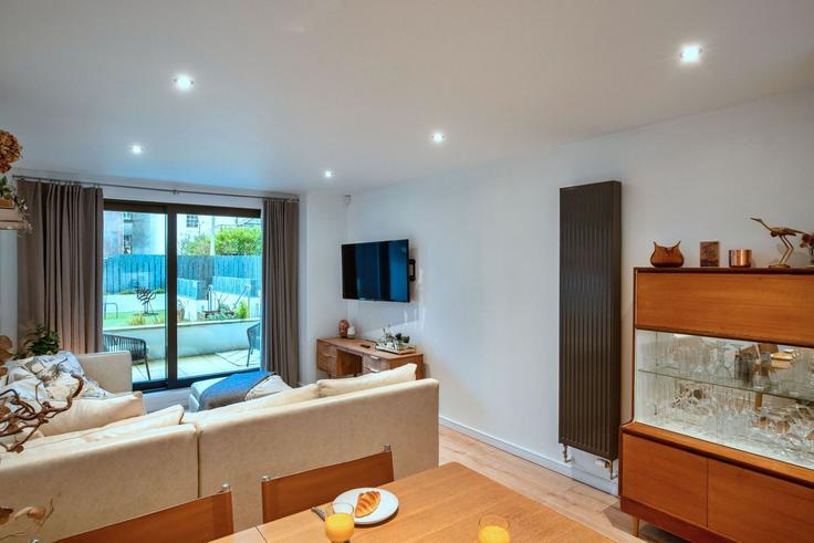 Elegante sala de estar con mobiliario moderno en un apartamento en Building Notte Street - finest-retreats - 1375869 en Plymouth, Plymouth