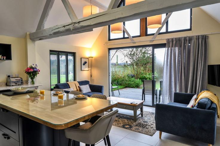 Sala de estar elegantemente projetada com móveis modernos em um apartamento no Building Horton Road - finest-retreats - 1380766 em Dorset, Wimborne