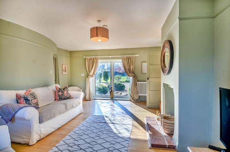 Elegant gestaltetes Wohnzimmer mit moderner Einrichtung in einer Wohnung im Building Foulsham Road - finest-retreats - 1461270 in North Norfolk District, Dereham Elegant gestaltetes Wohnzimmer mit moderner Einrichtung in einer Wohnung im Building Foulsham Road - finest-retreats - 1461270 in North Norfolk District, Dereham