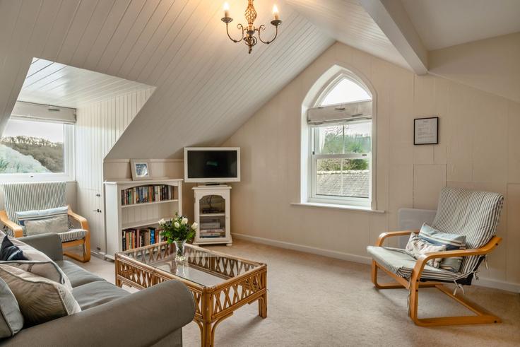 Salle de séjour élégante avec mobilier moderne dans un appartement à Building Mixtow - finest-retreats - 1471075 à Fowey, Fowey