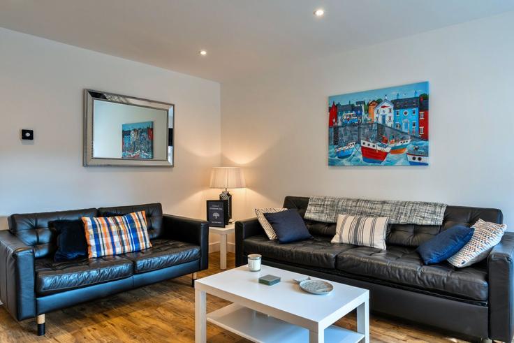 Elegante sala de estar con mobiliario moderno en un apartamento en Building Pentreath Close - finest-retreats - 1511439 en Fowey, Fowey Elegante sala de estar con mobiliario moderno en un apartamento en Building Pentreath Close - finest-retreats - 1511439 en Fowey, Fowey