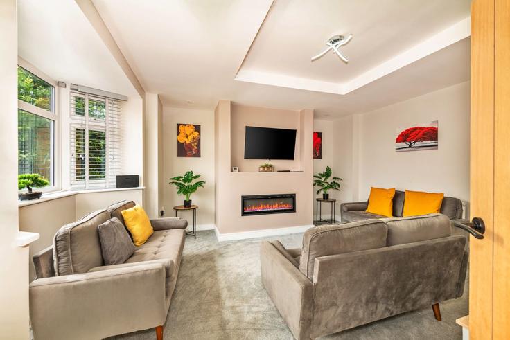 Elegant gestaltetes Wohnzimmer mit moderner Einrichtung in einer Wohnung im Building A518 - finest-retreats - 1632432 in Stafford District, Stafford Elegant gestaltetes Wohnzimmer mit moderner Einrichtung in einer Wohnung im Building A518 - finest-retreats - 1632432 in Stafford District, Stafford