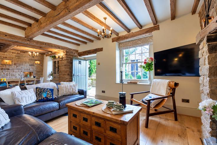 Building School Lane - finest-retreats - 1635460 adresindeki bir dairede modern mobilyalarla zarif bir şekilde tasarlanmış oturma odası Derbyshire Dales District, Bakewell