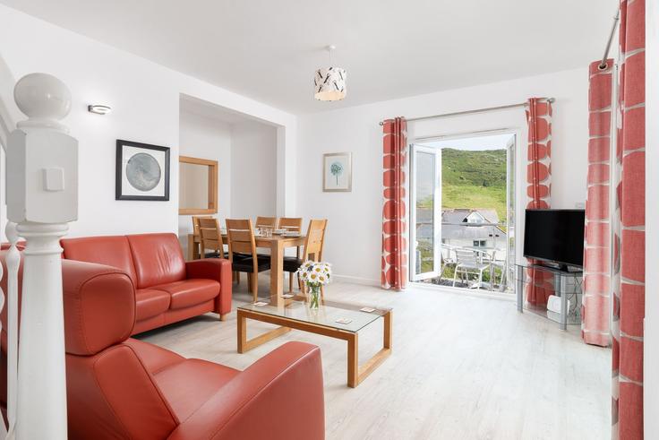 Salle de séjour élégante avec mobilier moderne dans un appartement à Building Sunnycliffe Court Chapel Hill - finest-retreats - 1696481 à North Devon District, Woolacombe Salle de séjour élégante avec mobilier moderne dans un appartement à Building Sunnycliffe Court Chapel Hill - finest-retreats - 1696481 à North Devon District, Woolacombe