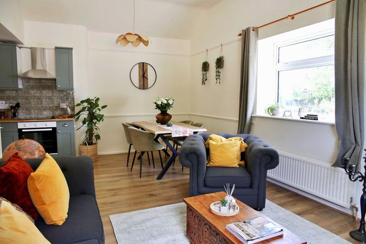 Elegant gestaltetes Wohnzimmer mit moderner Einrichtung in einer Wohnung im Building Walltree - finest-retreats - 1639510 in Brackley, Brackley