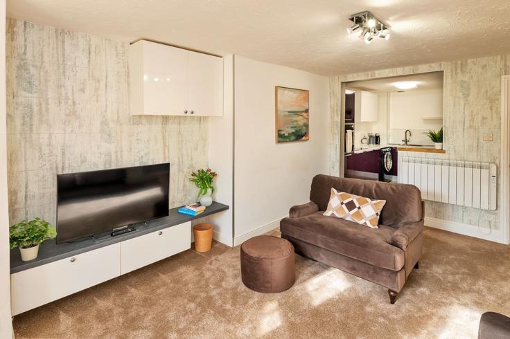 Elegante sala de estar con mobiliario moderno en un apartamento en Building Courtenay Place - finest-retreats - 1695517 en Teignbridge, Teignmouth