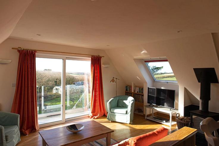 Elegante sala de estar con mobiliario moderno en un apartamento en Building Cheristow Farm Cottages - finest-retreats - 1696509 en Torridge District, Bideford Elegante sala de estar con mobiliario moderno en un apartamento en Building Cheristow Farm Cottages - finest-retreats - 1696509 en Torridge District, Bideford