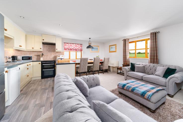 Salle de séjour élégante avec mobilier moderne dans un appartement à Building Accott Manor - finest-retreats - 1696502 à North Devon District, Barnstaple