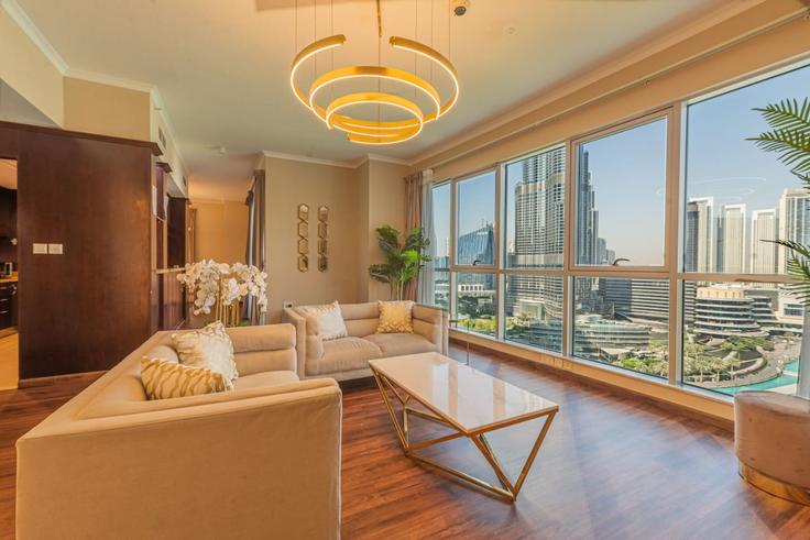 Downtown Dubai, Dubai에 위치한 Building Tariaq Bedon Esm - first-class - 1336297 아파트의 세련된 인테리어가 돋보이는 거실 Downtown Dubai, Dubai에 위치한 Building Tariaq Bedon Esm - first-class - 1336297 아파트의 세련된 인테리어가 돋보이는 거실