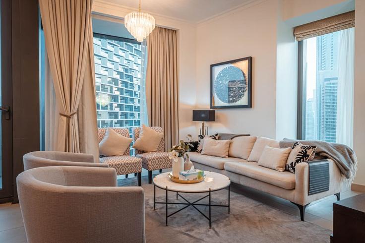 Elegant gestaltetes Wohnzimmer mit moderner Einrichtung in einer Wohnung im Building Sheikh Mohammed bin Rashid Boulevard - first-class - 1336312 in Downtown Dubai, Dubai Elegant gestaltetes Wohnzimmer mit moderner Einrichtung in einer Wohnung im Building Sheikh Mohammed bin Rashid Boulevard - first-class - 1336312 in Downtown Dubai, Dubai