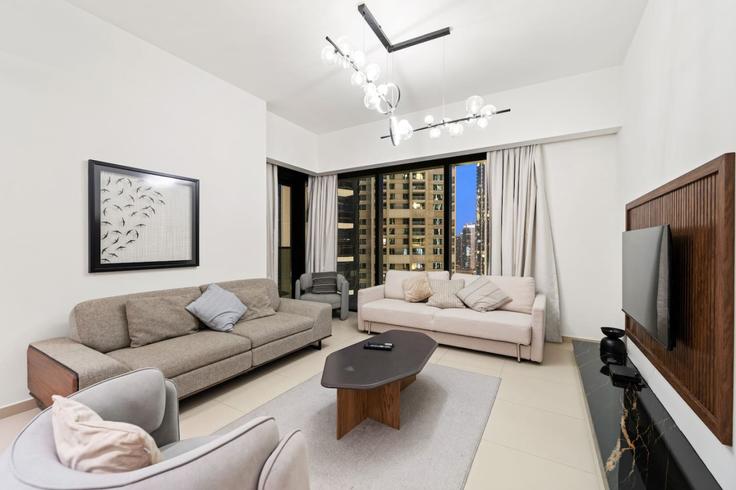 Dubai Downtown DubaiのBuilding Sheikh Mohammed bin Rashid Boulevard - first-class - 1336317のアパートメントにある、モダンな家具を備えたエレガントなデザインのリビングルーム
