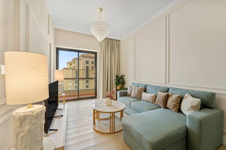 Dubai Dubai MarinaのBuilding Breih Street - first-class - 1336342のアパートメントにある、モダンな家具を備えたエレガントなデザインのリビングルーム