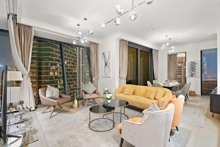 Elegant gestaltetes Wohnzimmer mit moderner Einrichtung in einer Wohnung im Building Sheikh Mohammed bin Rashid Boulevard - first-class - 1336354 in Downtown Dubai, Dubai Elegant gestaltetes Wohnzimmer mit moderner Einrichtung in einer Wohnung im Building Sheikh Mohammed bin Rashid Boulevard - first-class - 1336354 in Downtown Dubai, Dubai