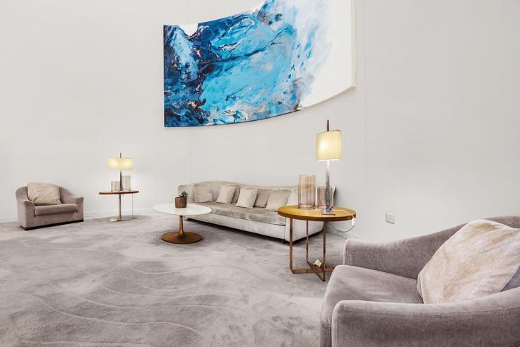 Elegant gestaltetes Wohnzimmer mit moderner Einrichtung in einer Wohnung im Building Sheikh Mohammed bin Rashid Boulevard - first-class - 1336354 in Downtown Dubai, Dubai Elegant gestaltetes Wohnzimmer mit moderner Einrichtung in einer Wohnung im Building Sheikh Mohammed bin Rashid Boulevard - first-class - 1336354 in Downtown Dubai, Dubai