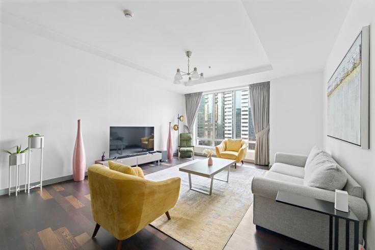 Elegante sala de estar con mobiliario moderno en un apartamento en Building Al Sukook Street - first-class - 1336375 en Trade Center, Dubai Elegante sala de estar con mobiliario moderno en un apartamento en Building Al Sukook Street - first-class - 1336375 en Trade Center, Dubai