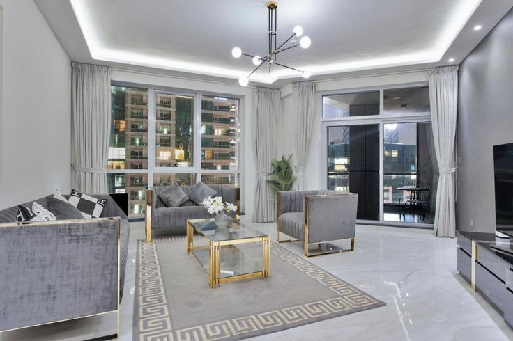 Elegante sala de estar con mobiliario moderno en un apartamento en Building Tariaq Bedon Esm - first-class - 1336395 en Dubai Marina, Dubai