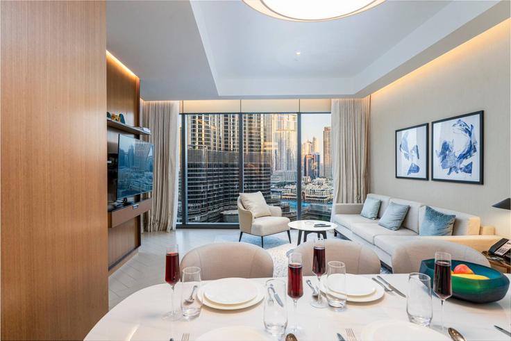 Elegant gestaltetes Wohnzimmer mit moderner Einrichtung in einer Wohnung im Building Tariaq Bedon Esm - first-class - 1336409 in Downtown Dubai, Dubai