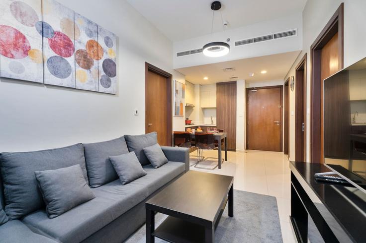 Sala de estar elegantemente projetada com móveis modernos em um apartamento no Building Marasi Drive - first-class - 1336410 em Business Bay, Dubai Sala de estar elegantemente projetada com móveis modernos em um apartamento no Building Marasi Drive - first-class - 1336410 em Business Bay, Dubai