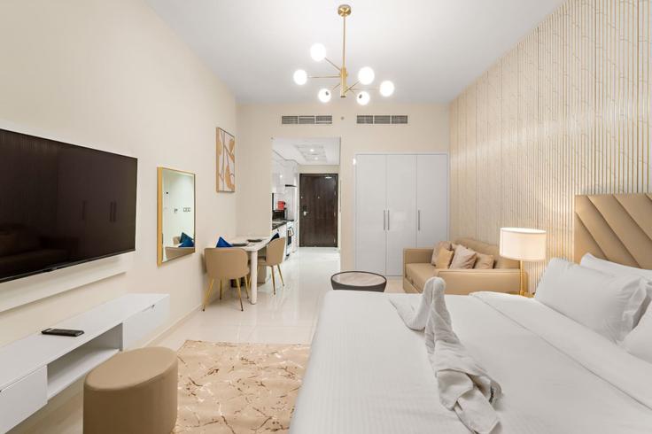 Salle de séjour élégante avec mobilier moderne dans un appartement à Building Jumeriah Village St 1 - first-class - 1336416 à Al Barsha South Fourth, Dubai Salle de séjour élégante avec mobilier moderne dans un appartement à Building Jumeriah Village St 1 - first-class - 1336416 à Al Barsha South Fourth, Dubai