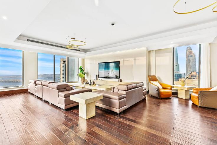 Elegant gestaltetes Wohnzimmer mit moderner Einrichtung in einer Wohnung im Building Al Gharbi Street - first-class - 1336436 in Dubai Marina, Dubai Elegant gestaltetes Wohnzimmer mit moderner Einrichtung in einer Wohnung im Building Al Gharbi Street - first-class - 1336436 in Dubai Marina, Dubai