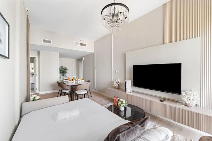 Elegant gestaltetes Wohnzimmer mit moderner Einrichtung in einer Wohnung im Building Breih Street - first-class - 1336446 in Dubai Marina, Dubai